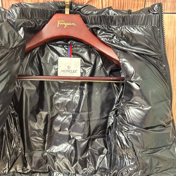 Moncler women's down jacket - Picture 7 of 7